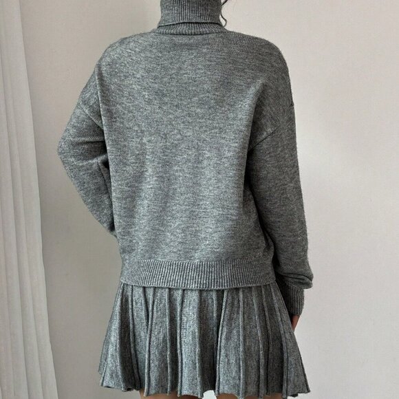 Grey Casual Women's Solid Color Loose Pleated Skirt And Turtleneck Sweater Suit - Picture 2 of 5